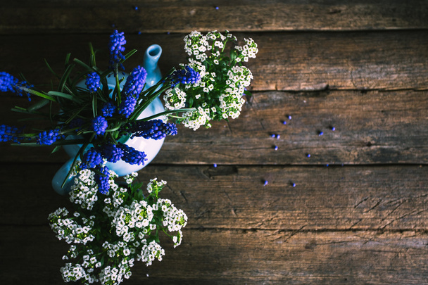 White and blue flowers on the old wooden background - Foto, Imagem