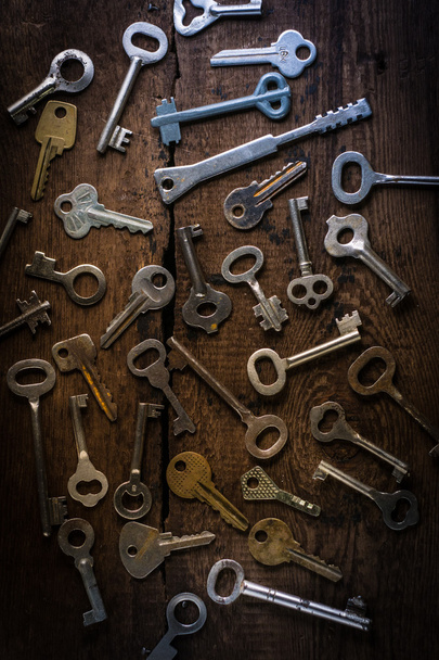 Set of keys on wood background - Foto, afbeelding