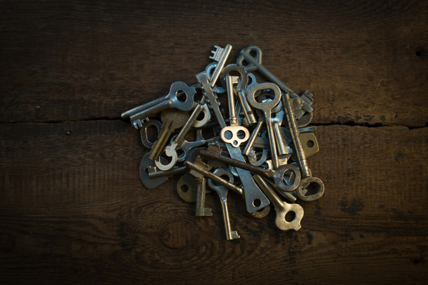 Set of keys on wood background - Foto, Imagem
