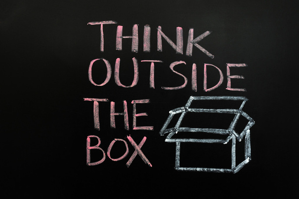 Dibujo de tiza - concepto de "pensar fuera de la caja
" - Foto, Imagen