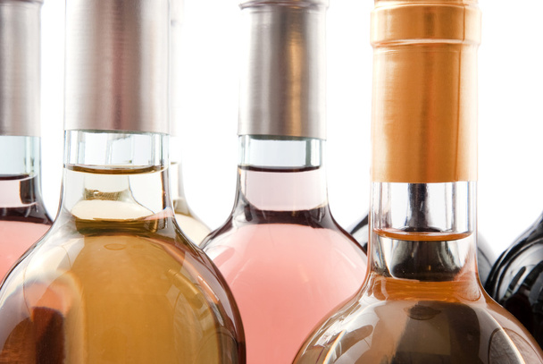 Пляшки вина крупним планом
 - Фото, зображення