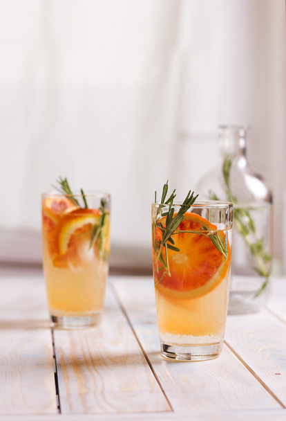 Sangre naranja y limonada de rosemarina
 - Foto, imagen