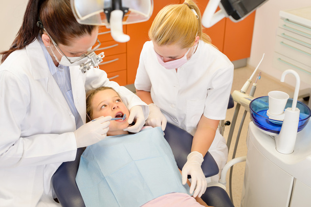 Dental assistant with dentist and little child - 写真・画像