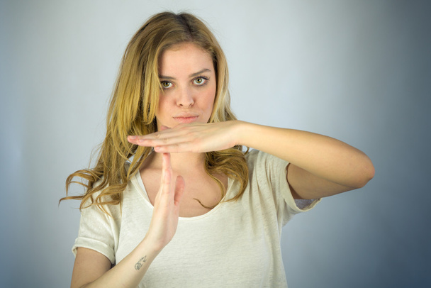 Женщина жест перерыв знак
 - Фото, изображение