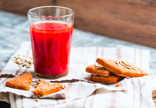 Lenten cookies on the basis of tomato juice with sunflower seeds - Photo, Image