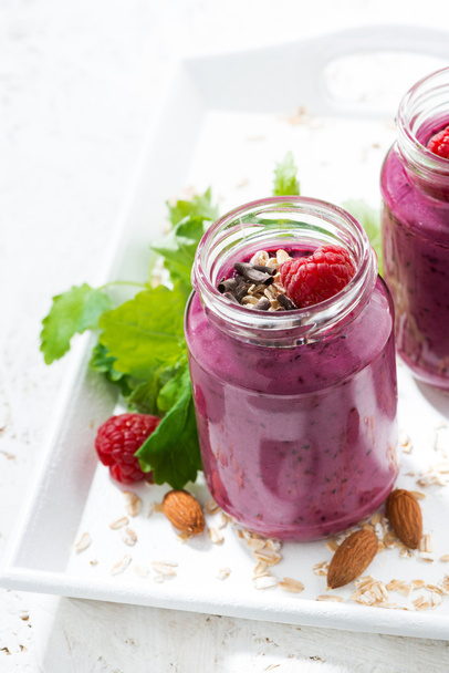 raspberry smoothie with oatmeal and chocolate on white tray - Foto, Bild
