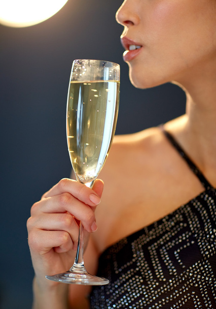 close up of woman drinking champagne at party - Zdjęcie, obraz