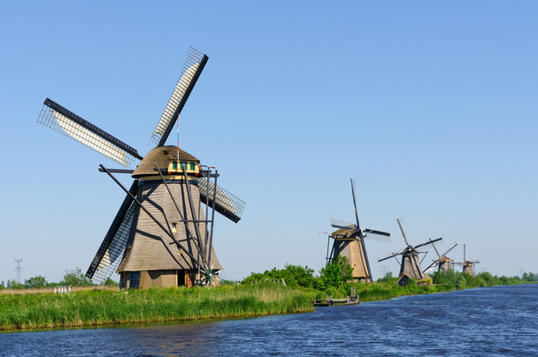 Mill Network en Kinderdijk-Elshout, Países Bajos
 - Foto, Imagen
