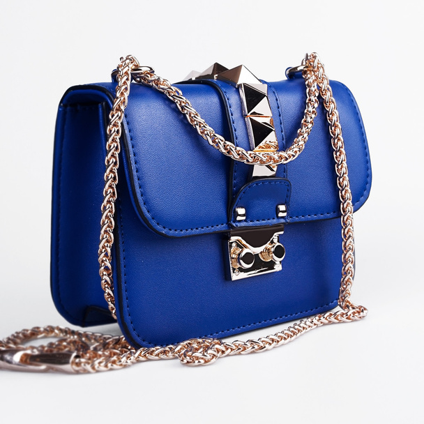 fehér alapon kék női táska - Fotó, kép