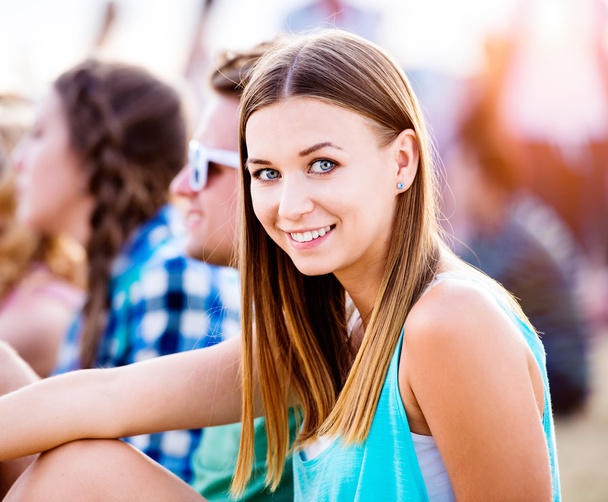 Teenage girl at summer music festival - Foto, imagen