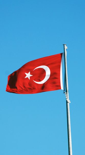 Turkin lippu lipputangossa
 - Valokuva, kuva