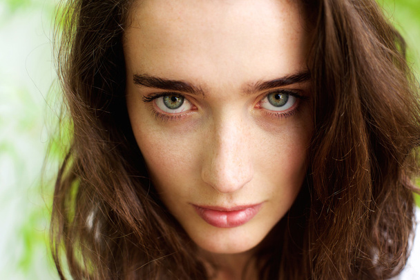 Modella femminile con occhi verdi
  - Foto, immagini
