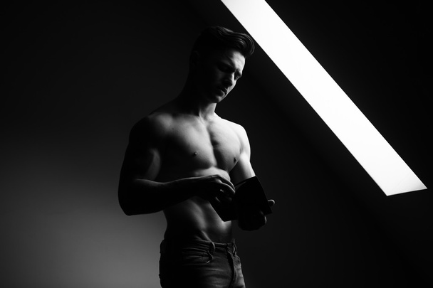 Sexy muscular man with wallet - 写真・画像