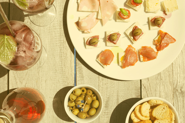 Appetizers on a summer day with wine - Φωτογραφία, εικόνα