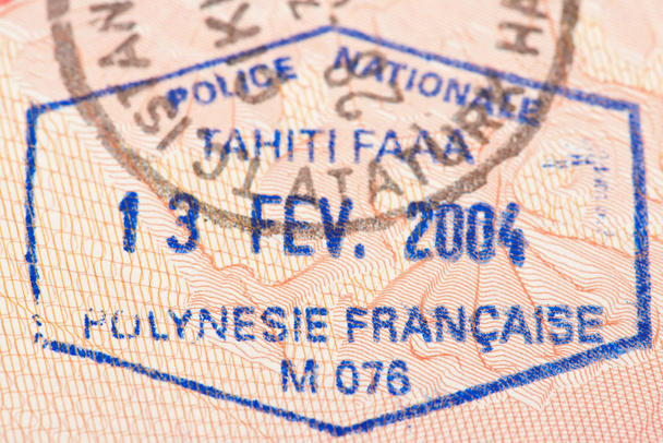 Сторінка паспорта з імміграційним контролем Французької Полінезії марки.  - Фото, зображення