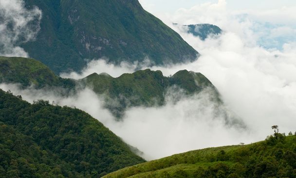 Vietnamin vuoristo maisema
 - Valokuva, kuva