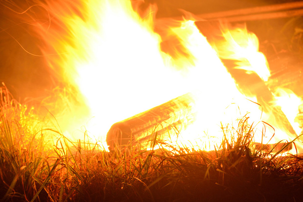 zářivě planoucí oheň - Fotografie, Obrázek