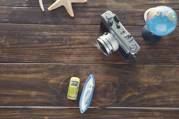 figurina de barco y coche, cámara y estrella de mar para su uso como viaje vacat
 - Foto, Imagen