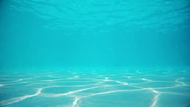 Blick auf Unterwasser im Pool - Filmmaterial, Video
