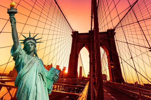 Statue de la Liberté et pont de Brooklyn New York
 - Photo, image