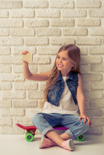 Cute little girl with gadget - Foto, Imagem