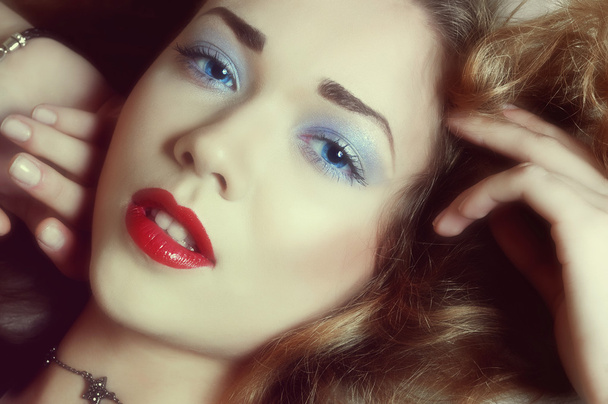 close-up portrait of a girl with make-up - Fotografie, Obrázek