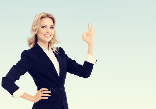 businesswoman showing okay gesture - 写真・画像