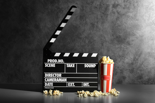 Taputuslauta ja popcorni
  - Valokuva, kuva