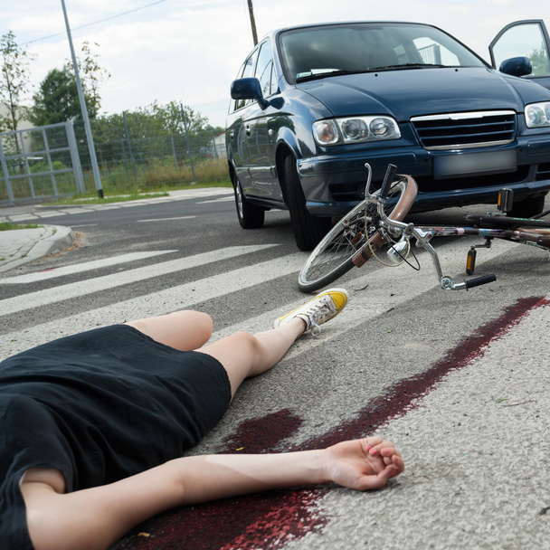 Casualty in blood on the road - Φωτογραφία, εικόνα