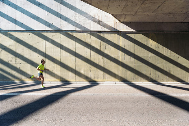 Man running in the city. - Foto, Bild