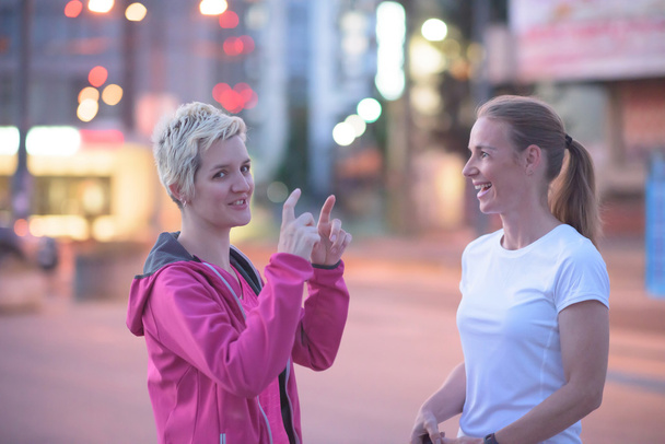 couple warming up before jogging - 写真・画像