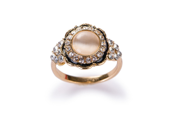Złoty pierścień izolowany na białym tle - Zdjęcie, obraz