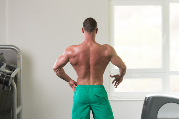 Physically Man Showing His Well Trained Back - Foto, Imagen