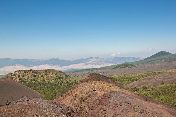 Вулкан Этна пейзаж в голубом небе
 - Фото, изображение