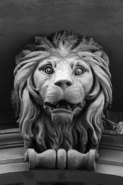 a szobor egy oroszlán, mint egy szimbólum, az erő és a nagyság - Fotó, kép