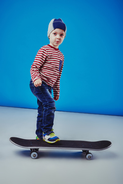 Happy boy riding skateboard - Fotoğraf, Görsel
