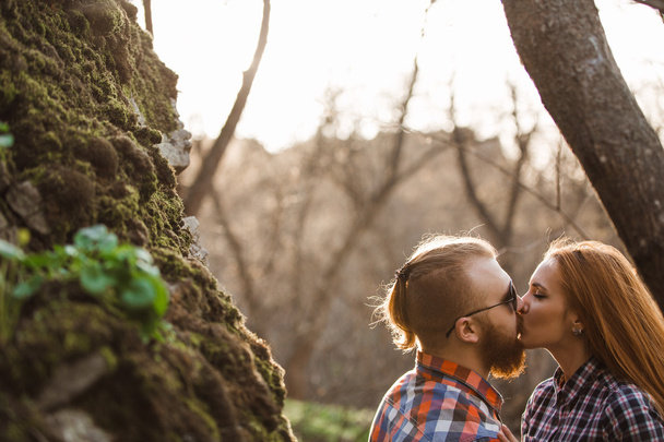 Fiatal pár csókolózás - Fotó, kép