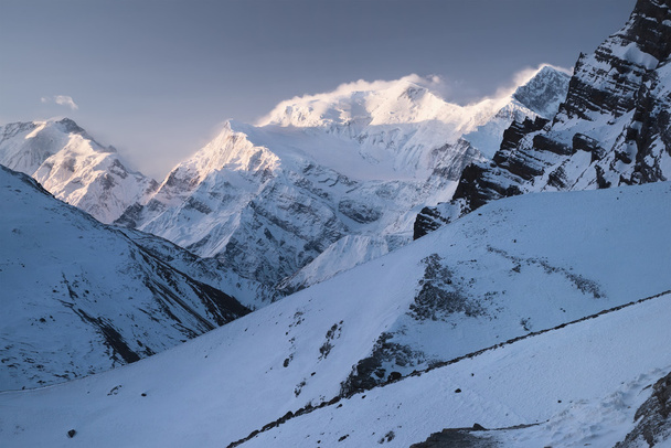 Высокие горы Гималаев
  - Фото, изображение