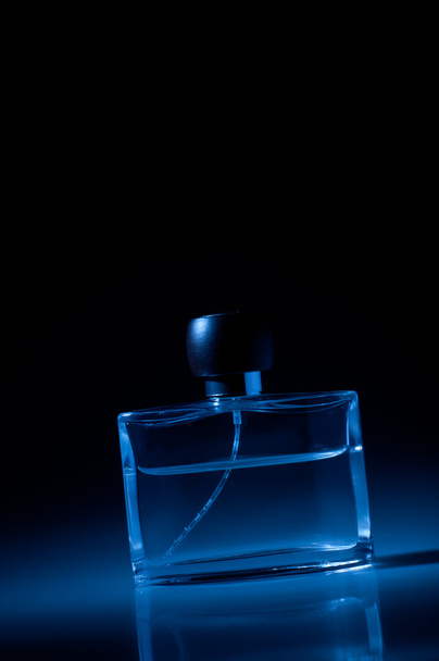 Bouteille de parfum
 - Photo, image