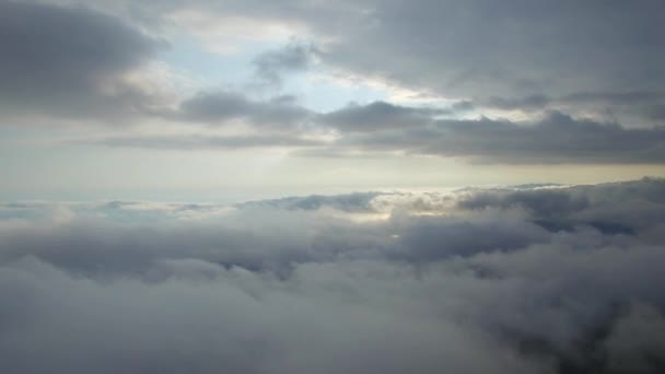 Bulutların üstündeki hava manzarası - Video, Çekim