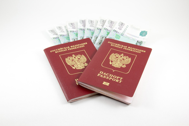 Паспорта Российской Федерации и деньги на белом фоне
 - Фото, изображение