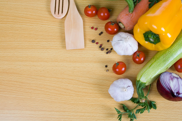 Fresh vegetables and kitchen utensils - Foto, immagini