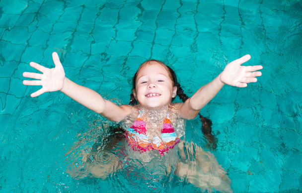 Girl in the pool - Фото, зображення