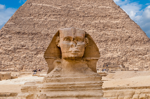 La Esfinge en Giza y la pirámide
 - Foto, imagen