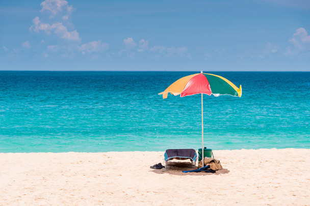 Sonnenschirm am Strand. - Foto, Bild