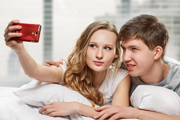 Happy couple with smartphone taking selfie - Zdjęcie, obraz