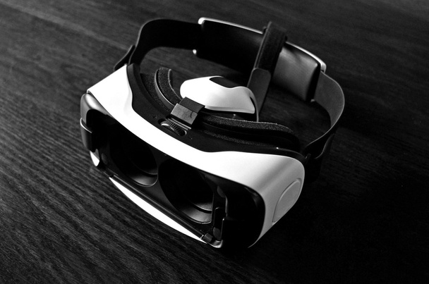 Zestawy słuchawkowe wirtualnej rzeczywistości i okulary - Zdjęcie, obraz