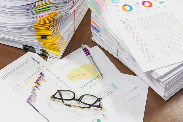 Analysis chart and paperwork on office table - Φωτογραφία, εικόνα
