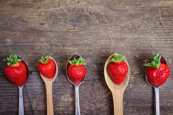 Strawberries on vintage spoons - Foto, Bild