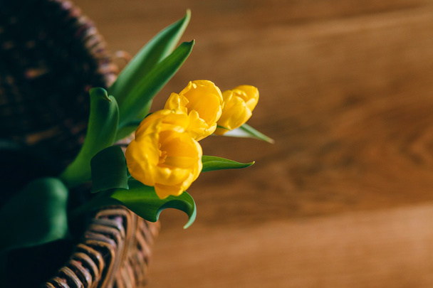 Yellow tulips in basket - Foto, Imagen